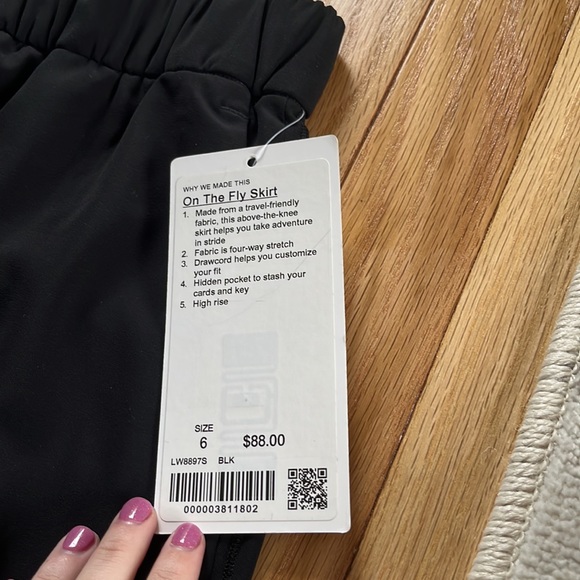 Lululemon On The Fly Skirt, Size 6, NWT - Picture 5 of 5
